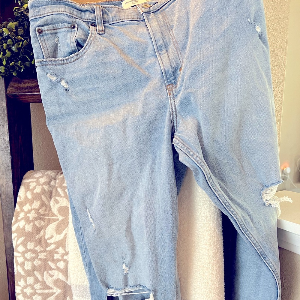 A&F Cropped Jeans
